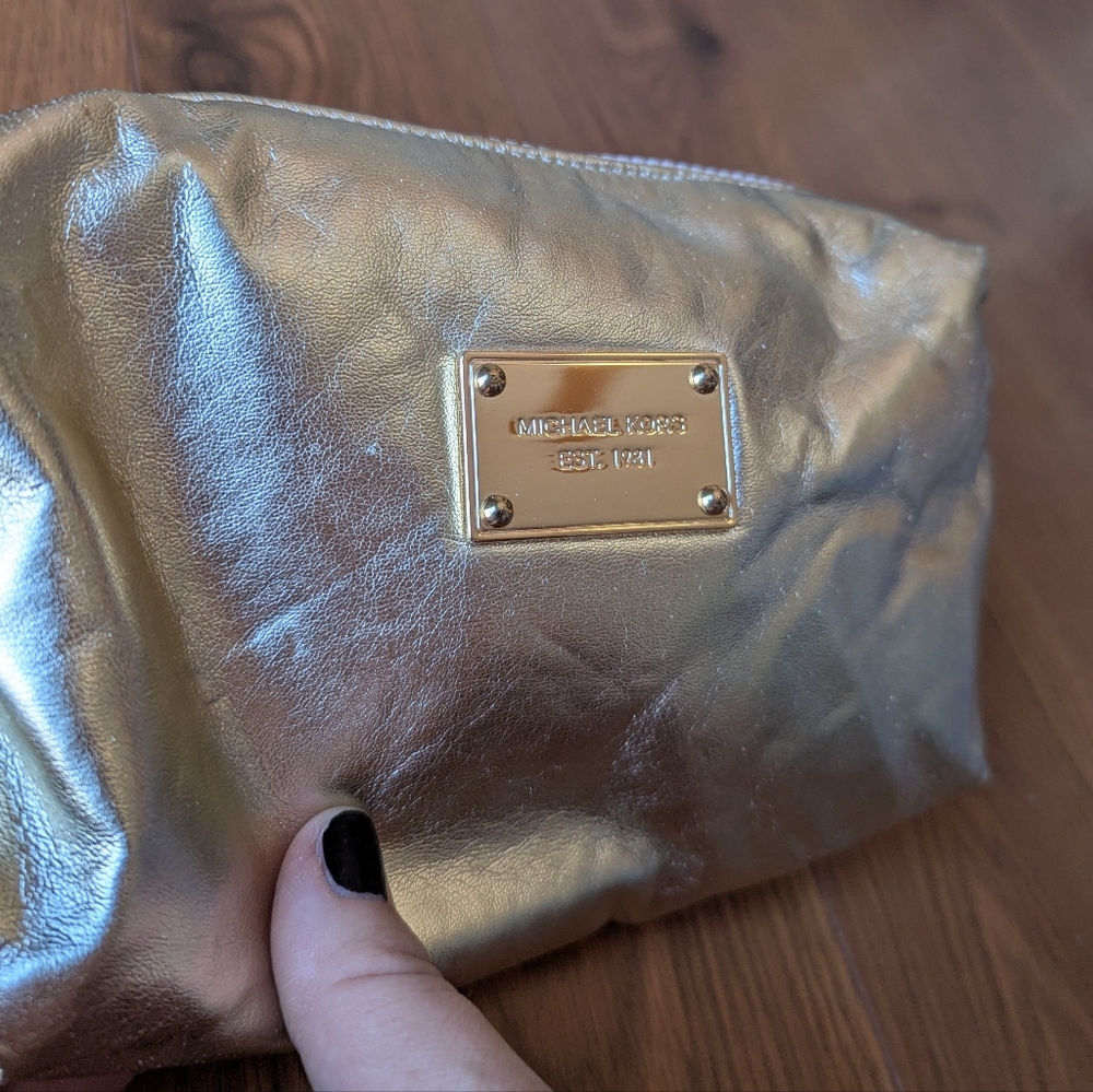 Michael Kors Pale Gold Cosmetic Bag Like New - Picture 3 of 9